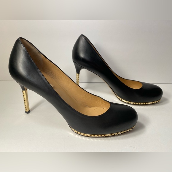 Valentino Garavani pumps heels leather black gold rockstud 39